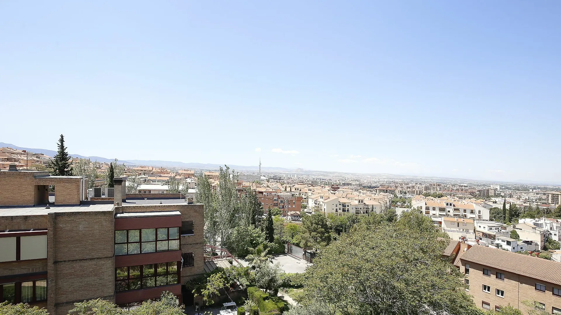 Serrallo Hills Granada 0*,